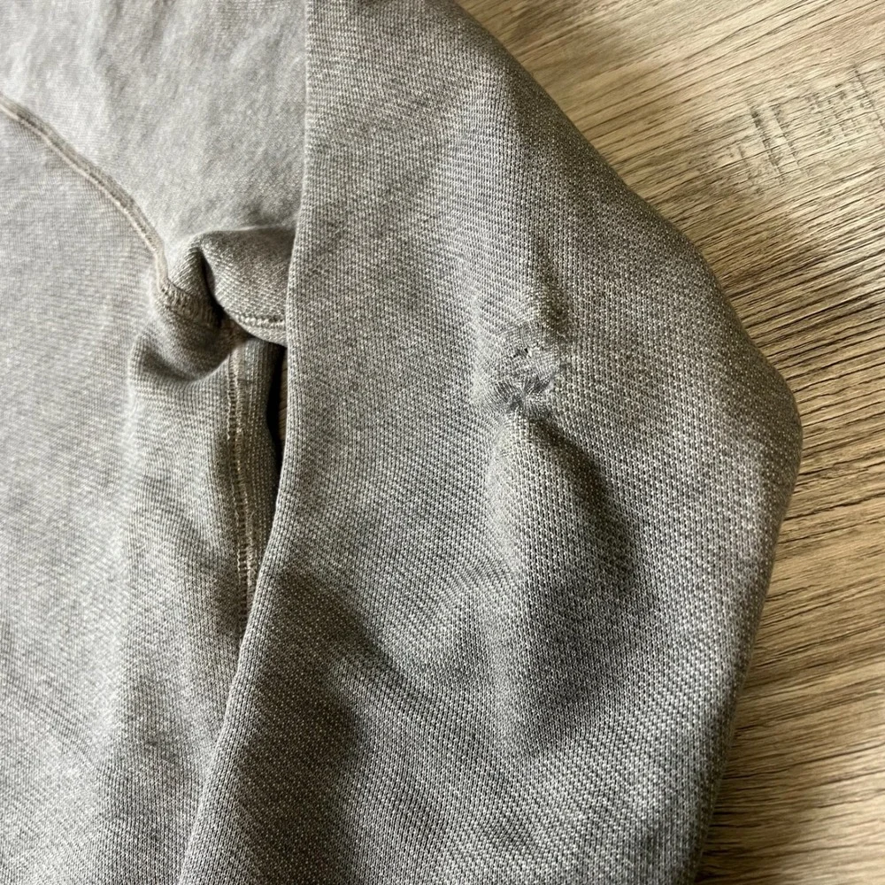 Levis Sweatshirt Mens‎ Medium Grey Raglan Sleeve Standard Fit Textured Pullover
